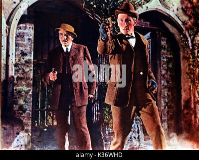 THE HOUND OF THE BASKERVILLES ANDRE MORELL , Peter Cushing (Holmes) Date : 1959 Banque D'Images