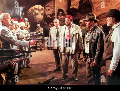 INDIANA JONES ET LA DERNIÈRE CROISADE CENTRE À DROITE, DENHOLM ELLIOTT, John RHYS-DAVIES, HARRISON FORD, SEAN CONNERY Date : 1989 Banque D'Images