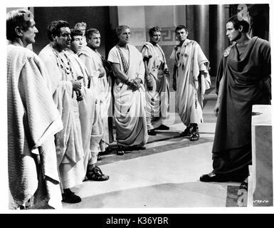 Jules César [US] 1953 [l-r] non identifié, EDMOND O'BRIEN [Casca], non identifié, TOM POUVOIRS [Metellus Cimber], JOHN HOYT [Decius Brutus], John Gielgud [Cassius], JAMES MASON [Brutus] et Marlon Brando [Marc Antony] Banque D'Images