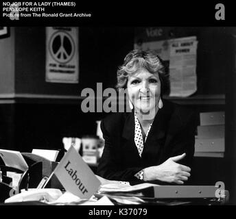 Pas d'EMPLOI POUR UNE LADY PENELOPE KEITH Banque D'Images