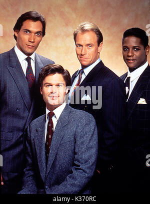 LA LOI L-R : JIMMY SMITS, HARRY HAMLIN, CORBIN BERNSEN, BLAIR UNDERWOOD Banque D'Images