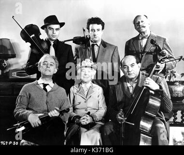 Le LADYKILLERS HAUT L-R, HERBERT LOM, Peter Sellers, CECIL PARKER BAS L-R, Alec Guinness, Katie Johnson, Danny Green Banque D'Images