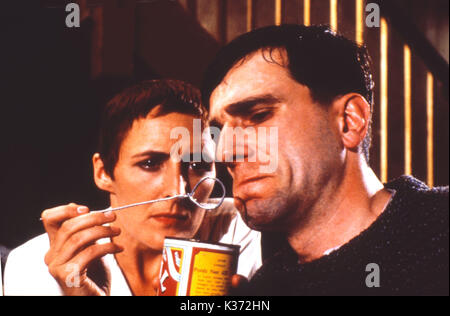 MON PIED GAUCHE Fiona Shaw et Daniel Day Lewis MON PIED GAUCHE Fiona Shaw et Daniel Day Lewis date : 1989 Banque D'Images