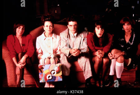 MUJERES AL BORDE DE UN ATAQUE DE NERVIOS aka LES FEMMES SUR LE POINT DE DÉPRESSION NERVEUSE L-R, Carmen Maura, JULIETTA SERRANO, Antonio Banderas, Rossy de Palma, MARIA BARRANCO Date : 1988 Banque D'Images