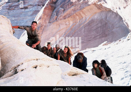 PLANÈTE DES SINGES 20TH CENTURY FOX MARK WAHLBERG, ESTELLA WARREN, HELENA BONHAM CARTER PLANÈTE DES SINGES 20TH CENTURY FOX MARK WAHLBERG, ESTELLA WARREN, HELENA BONHAM CARTER date : 2001 Banque D'Images