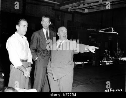 ROPE L-R, Humphrey Bogart , JAMES STEWART, Alfred Hitchcock (directeur) Banque D'Images