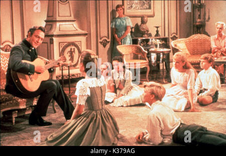 LE SON DE LA MUSIQUE C20TH FOX G-D PREMIER PLAN : CHRISTOPHER PLUMMER, CHARMIAN CARR , DEBBIE TURNER (MARTA), ANGELA CARTWRIGHT (BRIGITTA), NICHOLAS HAMMOND (FRIEDRICH), HEATHER MENZIES (LOUISA), DUANE CHASE (KURT) LE SON DE LA MUSIQUE (US 1965) C20TH FOX G-D PREMIER PLAN : CHRISTOPHER PLUMMER, CHARMIAN CARR (LIESL), DEBBIE TURNER (MARTA), ANGELA CARTWRIGHT (BRIGITTA), NICHOLAS HA Banque D'Images