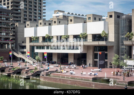 Barbican Arts Centre Barbican & terrasse du lac, ville de London, UK Banque D'Images