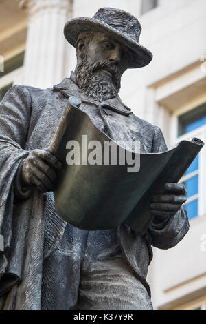 LONDRES, Royaume-Uni - 25 AOÛT 2017 : Statue de l'ingénieur civil James Henry Greathead, au Royal Exchange de Londres, le 25 août 2017. Banque D'Images