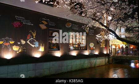 Kyoto, Jpana - Mars 28, 2015 : belle sakura saison dans la ville de Kyoto stree view avec beau pont pour le fond Banque D'Images