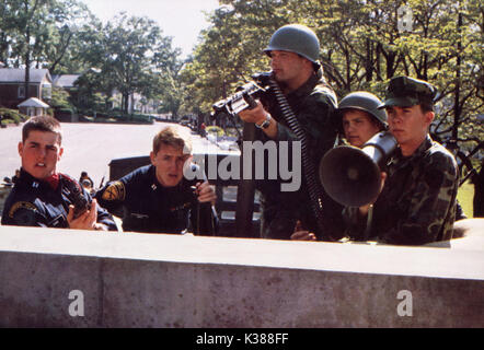 TAPS TOM CRUISE, Sean Penn, ET NON IDENTIFIÉ 2 TIMOTHY HUTTON PHOTO DE LA SUBVENTION D'UN ROINALD ARCHIVE 20ème Century Fox Film Date : 1981 Banque D'Images