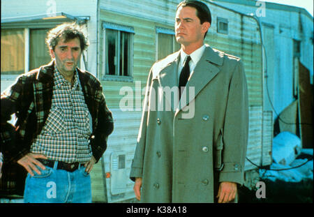 TWIN PEAKS : FIRE WALK WITH ME CIBY2000/NEW LINE CINÉMA HARRY DEAN STANTON, KYLE MACLACHLAN TWIN PEAKS : FIRE WALK WITH ME CIBY2000/NEW LINE CINÉMA HARRY DEAN STANTON, KYLE MACLACHLAN date : 1992 Banque D'Images