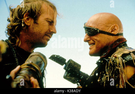 UNIVERSAL PICTURES WATERWORLD Kevin Costner, Dennis Hopper Date : 1995 Banque D'Images
