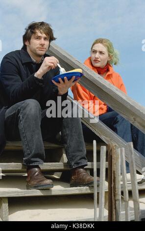 ETERNAL Sunshine of the Spotless Mind, Jim Carrey et Kate Winslet Directeur : Michel Gondry WRITERS : CHARLIE KAUFMAN ET MICHEL GONDRY Date : 2004 Banque D'Images