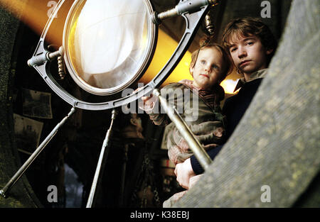 LEMONY SNICKET'S A SERIES OF UNFORTUNATE INCIDENT (US 2004) KARA/SHELBY HOFFMAN, LIAM AIKEN Date : 2004 Banque D'Images