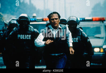 VOLCANO Tommy Lee Jones, centre Date : 1997 Banque D'Images