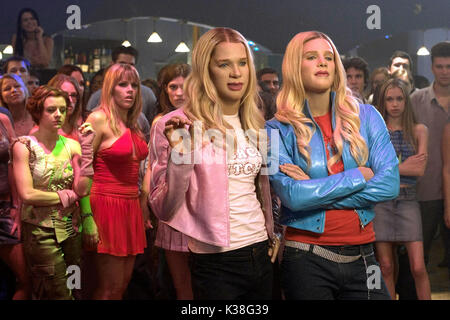 WHITE CHICKS et Marlon Wayans Shawn Wayans Réalisateur : KEENAN IVORY WAYANS OBJET : LES HOMMES DE TRAÎNÉE, discothèque,STAND-OFF Date : 2004 Banque D'Images