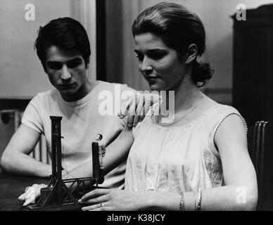 MASCULIN-FEMININ JEAN-PIERRE LEAUD, CATHERINE-ISABELLE DUPORT Banque D'Images