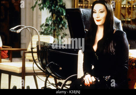 Les VALEURS DE LA FAMILLE ADDAMS ANGELICA HOUSTON comme Morticia Addams Date : 1993 Banque D'Images