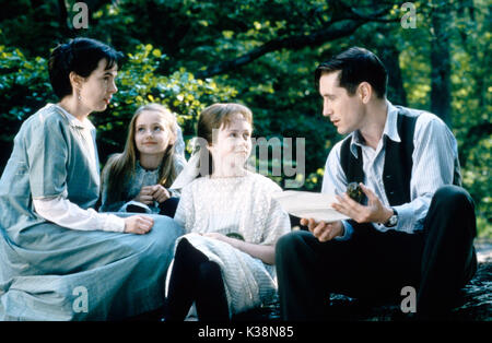 Conte UNE HISTOIRE VRAIE PHOEBE NICHOLLS, ELIZABETH EARLE, FLORENCE HOATH, PAUL MCGANN Date : 1997 Banque D'Images