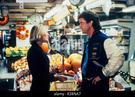 L'Arme fatale 2 PATSY KENSIT ET MEL GIBSON L'Arme fatale 2 PATSY KENSIT, Mel Gibson Date : 1989 Banque D'Images