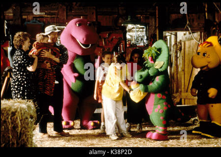 BARNEY'S GREAT ADVENTURE [US] 1998 Shirley DOUGLAS, [ ?], GEORGE HEARN, DAVID JOYNER comme Barney, DIANA RIZ, Trevor Morgan, KYLA PRATT Date : 1998 Banque D'Images