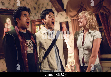 KAL PENN, comme Kumar, JOHN CHO, comme Harold, MALIN AKERMAN HAROLD et KUMAR VONT AU CHÂTEAU BLANC aka Harold et Kumar GET THE MUNCHIES Kal Penn comme Kumar, JOHN CHO Comme Harold, MALIN AKERMAN Date : 2004 Banque D'Images