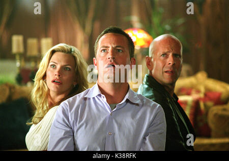 (De gauche à droite) NATASHA HENSTRIDGE, MATTHEW PERRY et BRUCE WILLIS dans la comédie The Whole Ten yards, distribuée par Warner Bros. Pictures. LES PHOTOGRAPHIES DOIVENT ÊTRE UTILISÉES UNIQUEMENT À DES FINS PUBLICITAIRES, PROMOTIONNELLES, PUBLICITAIRES OU CRITIQUES DE CE FILM SPÉCIFIQUE ET RESTER LA PROPRIÉTÉ DU STUDIO. NON DESTINÉ À LA VENTE OU À LA REDISTRIBUTION. LES DIX YARDS NATASHA HENSTRIDGE, MATTHEW PERRY, BRUCE WILLIS (gauche-droite) NATASHA HENSTRIDGE, MATTHEW PERRY et BRUCE WILLIS dans la comédie The Whole Ten yards, distribuée par Warner Bros. Pictures. PHOTOGRAPHIES À UTILISER UNIQUEMENT À DES FINS PUBLICITAIRES, PROMOTIONNELLES, PUBLIC Banque D'Images