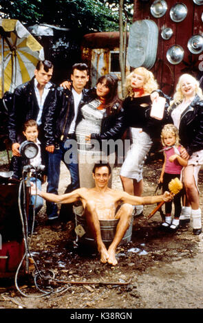 CRY-BABY [ ?], Darren E BURROWS, Johnny Depp, RICKI LAKE, Traci Lords, [ ?], KIM MCGUIRE [Front Row] Iggy Pop Date : 1990 Banque D'Images