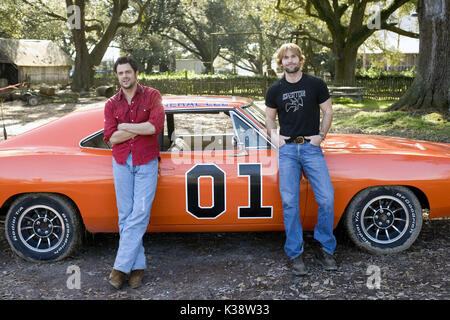 THE Dukes of Hazzard Johnny Knoxville, SEANN WILLIAM SCOTT DES PHOTOGRAPHIES POUR ÊTRE UTILISÉS UNIQUEMENT POUR LA PUBLICITÉ, de la promotion, de la publicité ou de l'examen de cette motion précise PHOTO ET DE RESTER LA PROPRIÉTÉ DU STUDIO. Non POUR LA VENTE OU LA REDISTRIBUTION Date : 2005 Banque D'Images