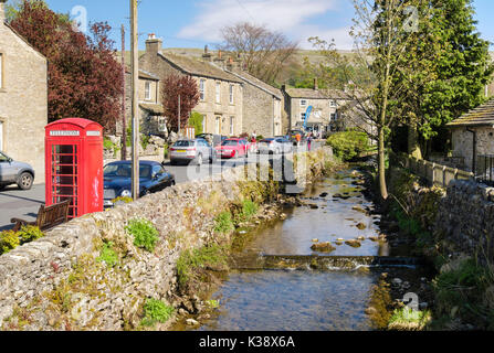 Afficher le long de Kettlewell Beck dans centre du village. Kettlewell, Wharfedale, Yorkshire Dales National Park, North Yorkshire, Angleterre, Royaume-Uni, Angleterre Banque D'Images