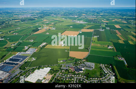 Vue aérienne des terres agricoles et résidentiels, Lititz PA Banque D'Images
