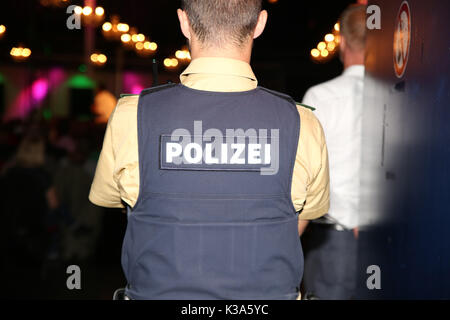 Munich, Allemagne. 06Th Sep 2017. La protection de la police, parce que l'événement devient Cem Oezdemir des menaces de mort de nationalistes turcs. Crédit : Alexander Pohl/Pacific Press/Alamy Live News Banque D'Images