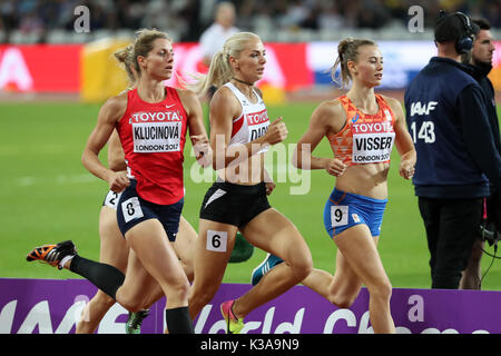 Ivona DADIC (Autriche), Eliška KLUCINOVÁ (République tchèque), Nadine VISSER (Pays-Bas, Hollande) en concurrence dans l'heptathlon 800m 3 à la chaleur, aux Championnats du monde IAAF 2017, Queen Elizabeth Olympic Park, Stratford, London, UK. Banque D'Images