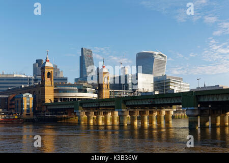 Toits de Londres, walkie talkie, leadenhall building, le Gherkin et Cannon Street railway bridge, London bridge Banque D'Images