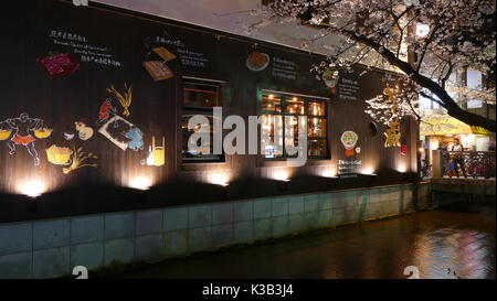 Kyoto, Jpana - Mars 28, 2015 : belle sakura saison dans la ville de Kyoto stree view avec beau pont pour le fond Banque D'Images