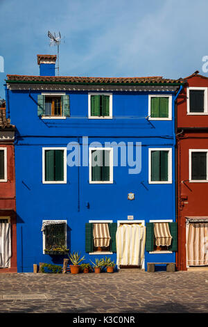 Maisons colorées sur l'île Burano à Venise, Italie Banque D'Images