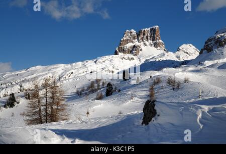 Monte averau en hiver, la plus haute montagne de l'nuvolau groupe dans les dolomites, situé dans la province de Belluno, Veneto, Italie du nord Banque D'Images