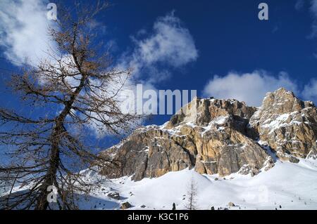 Lagazuoi, vu de la montagne passo falzarego en hiver, dolomites, Cortina d'Ampezzo, Belluno, Veneto, Italie Banque D'Images