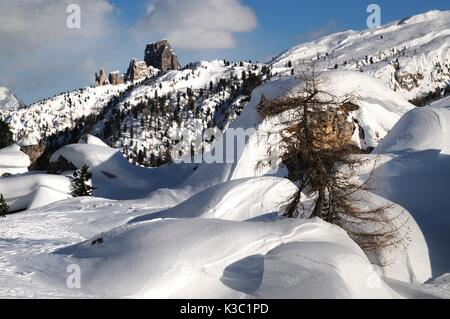 Monte averau en hiver, la plus haute montagne de l'nuvolau groupe dans les dolomites, situé dans la province de Belluno, Veneto, Italie du nord Banque D'Images