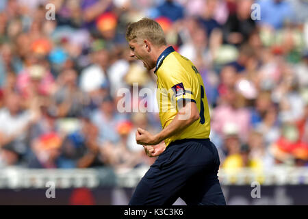 Oli de Birmingham célèbre pierre que Grant Elliott prend les captures de Glamorgan's Colin Ingram durant la NatWest T20 Blast finale Journée à Edgbaston, Birmingham. Banque D'Images