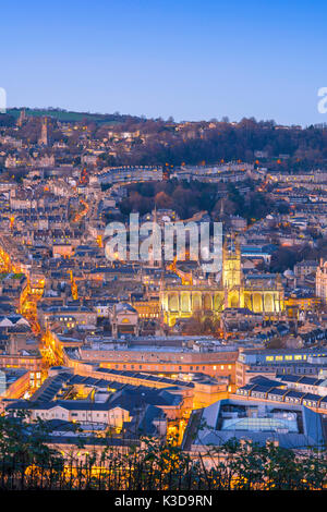 La ville de Bath, Royaume-Uni Vue aérienne de la ville historique de Bath dans le Somerset, en Angleterre, sur une soirée d'hiver. Banque D'Images