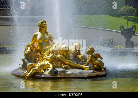 Bien d'or avec un jet d'eau de la Schloss Linderhof (château), Berlin, Allemagne, Banque D'Images