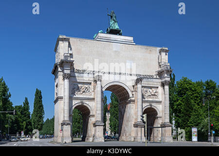 Colonne de la victoire entre Ludwigstrasse et Leopoldstrasse, Munich, Maxvorstadt, Schwabing, Upper Bavaria, Bavaria, Germany, Banque D'Images