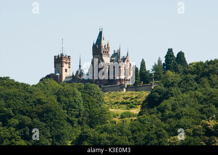 L'Europe, l'Allemagne, en Rhénanie du Nord-Westphalie, Königswinter (ville) dans la réserve naturelle des Siebengebirge, château, Drachenburg Banque D'Images