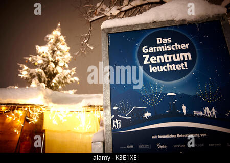 Garmisch-Partenkirchen hivernal par nuit, Banque D'Images