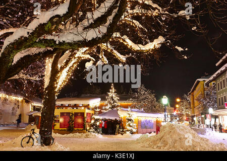Foire de Noël Garmisch-Partenkirchen par nuit, Banque D'Images