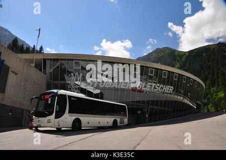 L'Autriche, le Tyrol, la vallée de Stubaital, bus, gare, Banque D'Images