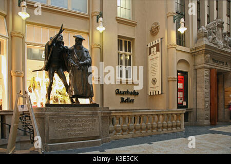 Allemagne, Saxe, Leipzig, Auerbachs Keller, Mädler passage, Fauststatue Banque D'Images