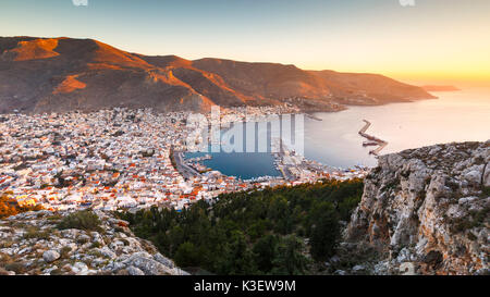 Vue de la ville de Kalymnos tôt le matin, la Grèce. Banque D'Images